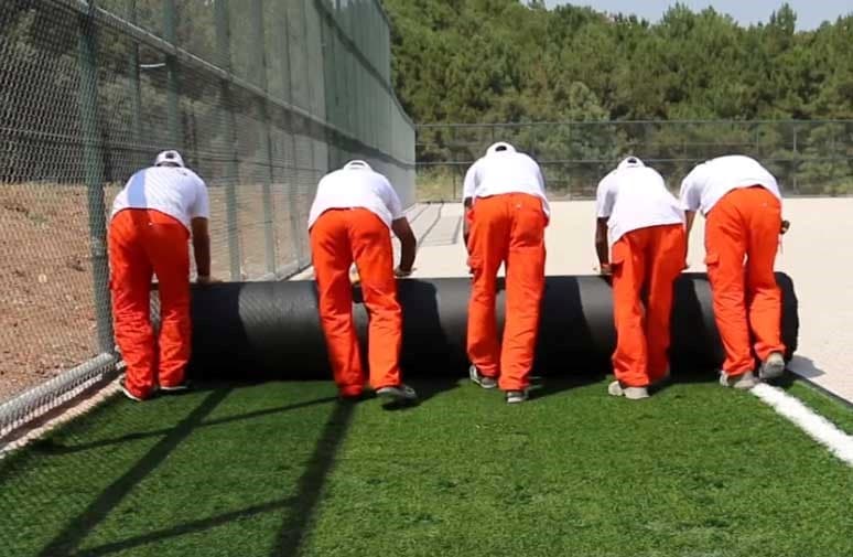زیرسازی زمین فوتبال برای نصب چمن مصنوعی